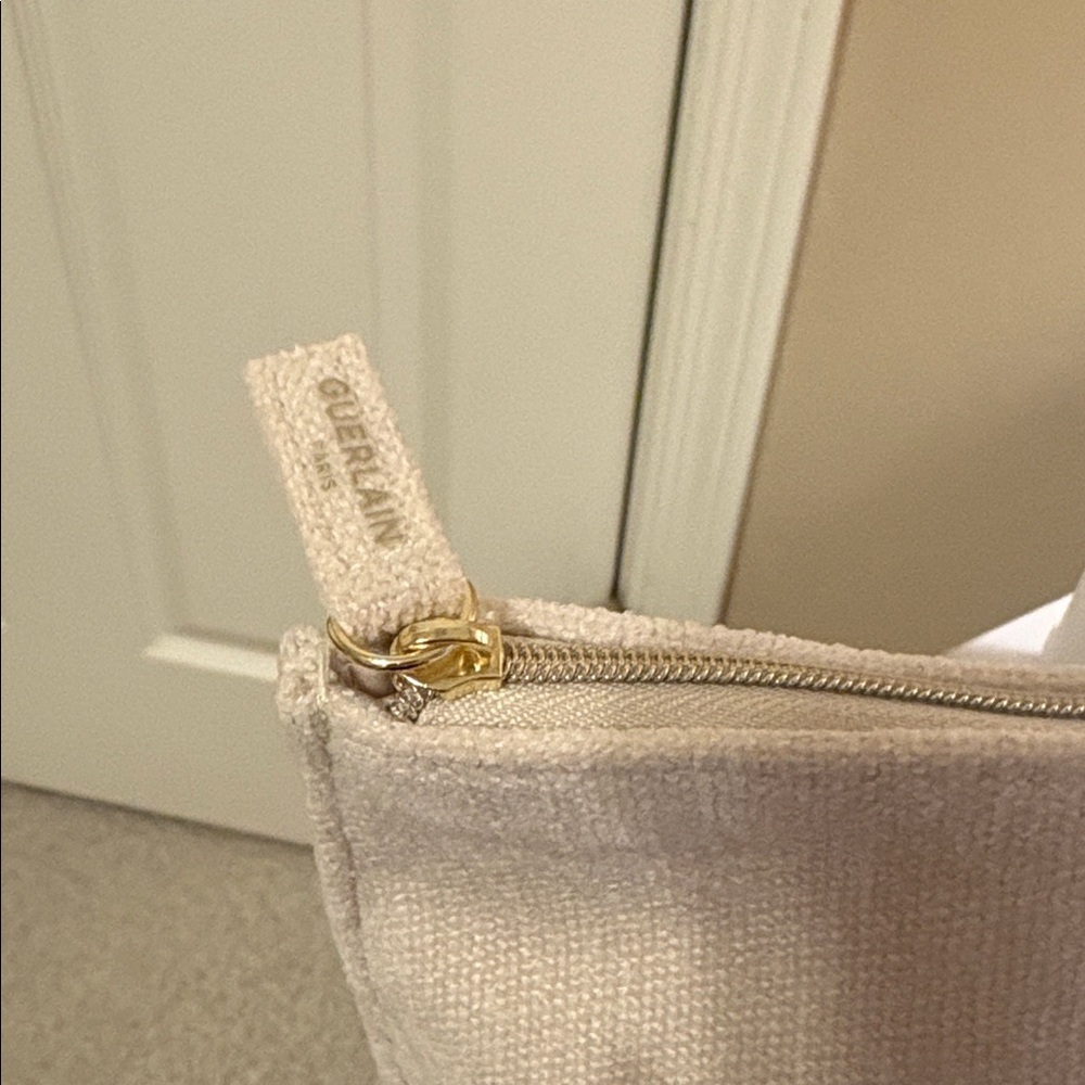 NEW Guerlain Zip Bag - Picture 2 of 3